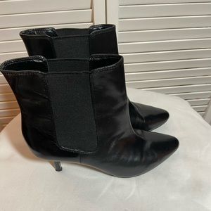 Ralph Lauren booties. Like new conditionSZ 6. 2 1/2 “ heel